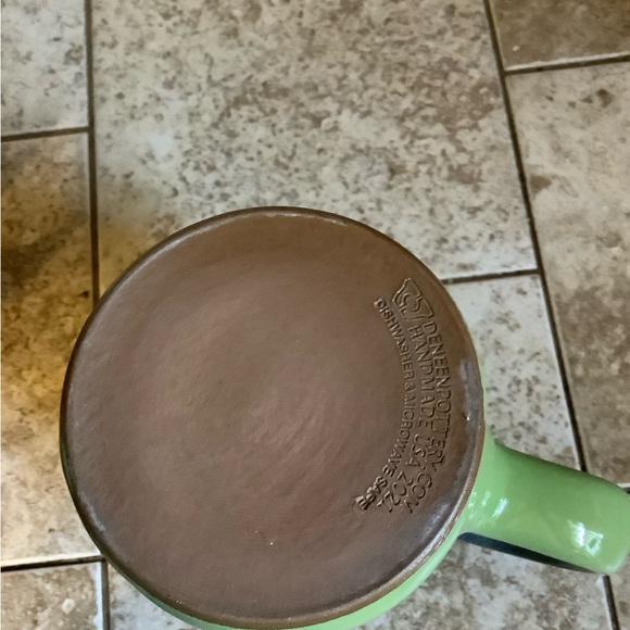 Deneen Pottery Kiwi with Blue/White Retro Logo Mug - Picture 2 of 2